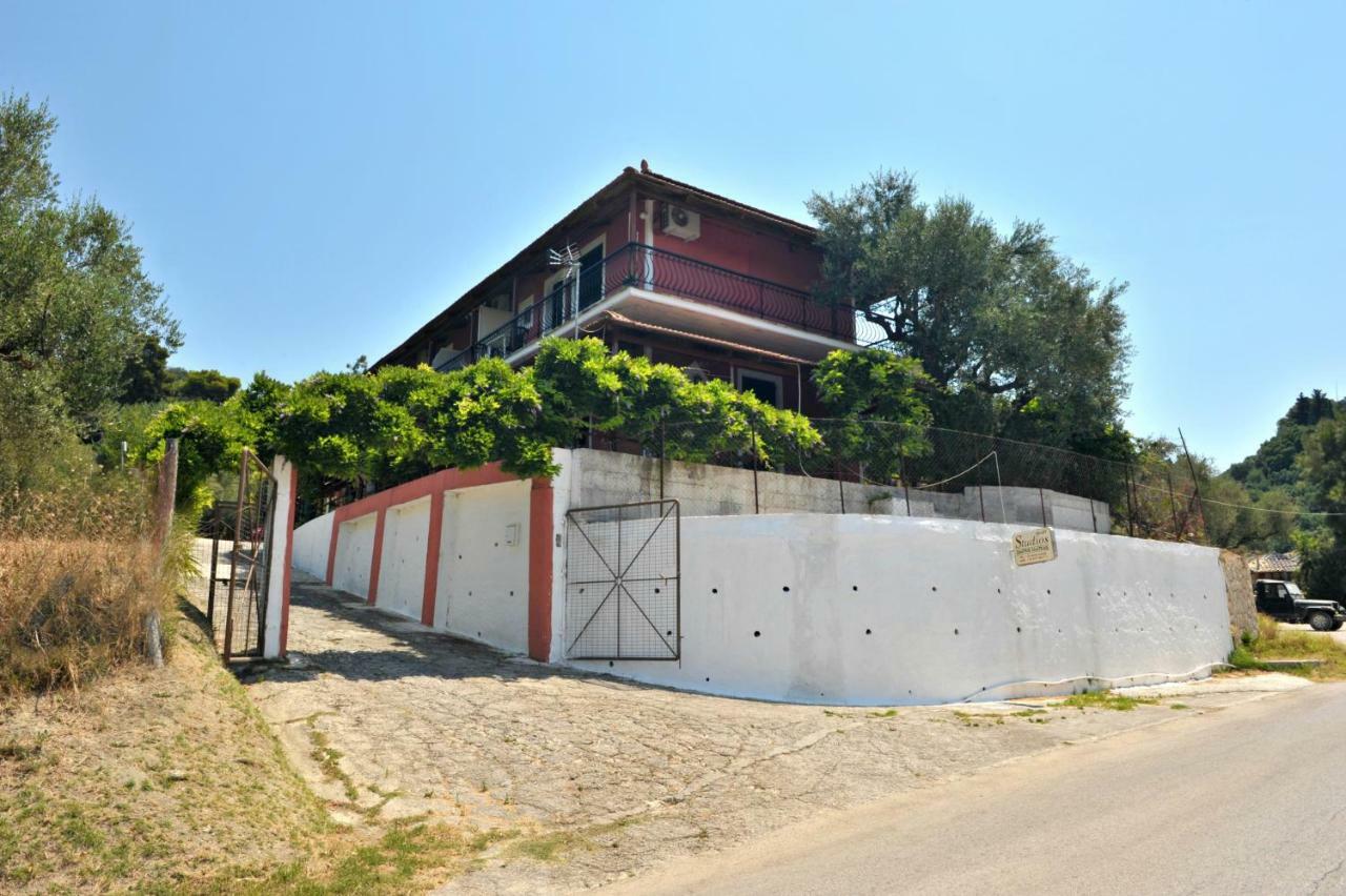 Studios Dimitris Giatras Закинтос Екстериор снимка